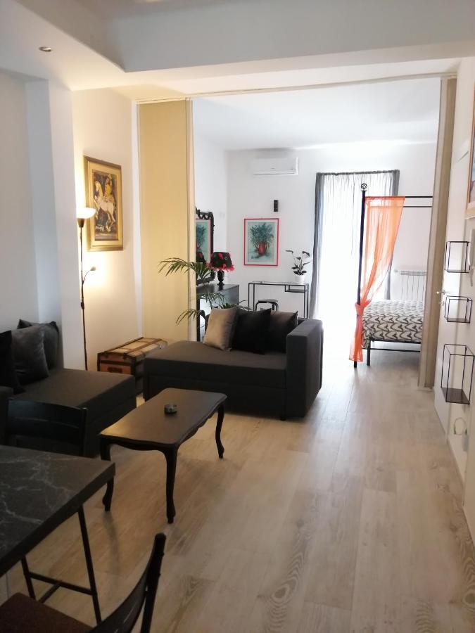 Appartamento Love Mirrors And Flowers - Affitti Brevi Italia Bari Esterno foto